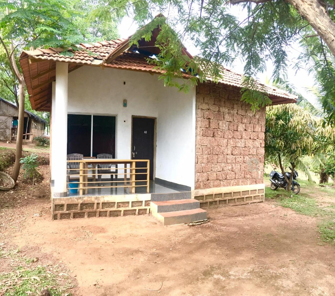 White Elephant Restaurant & Cottages Gokarna Gokarna  Esterno foto